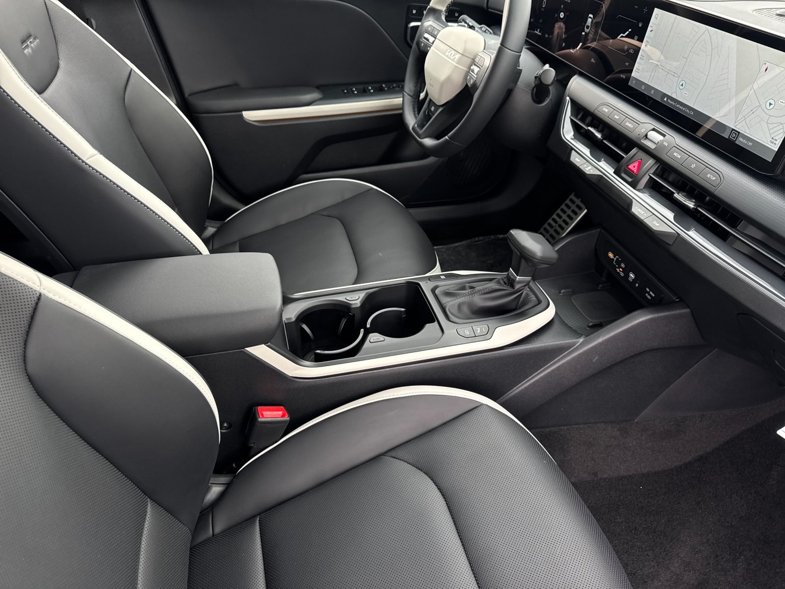 2025 Kia K4 GT-Line Turbo photo 15