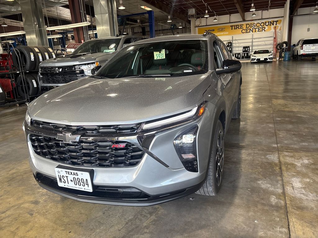 2025 Chevrolet Trax photo 3