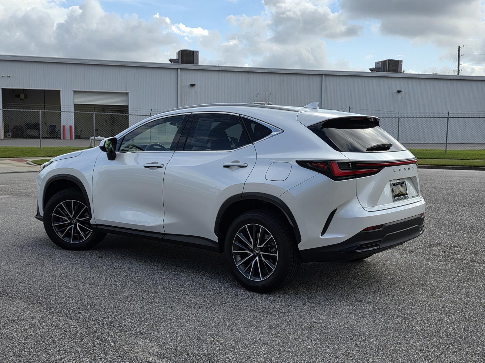 2023 Lexus NX 250 photo 3