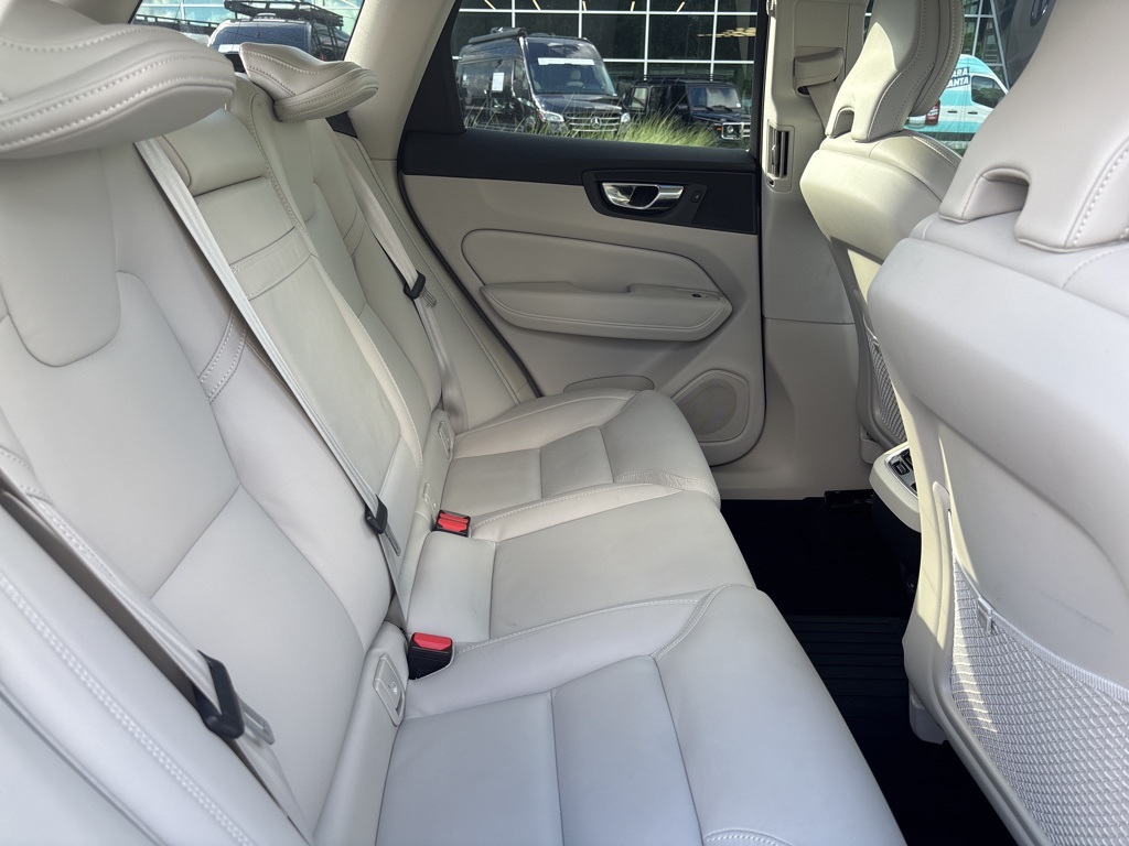 2022 Volvo XC60 B5 Inscription photo 19