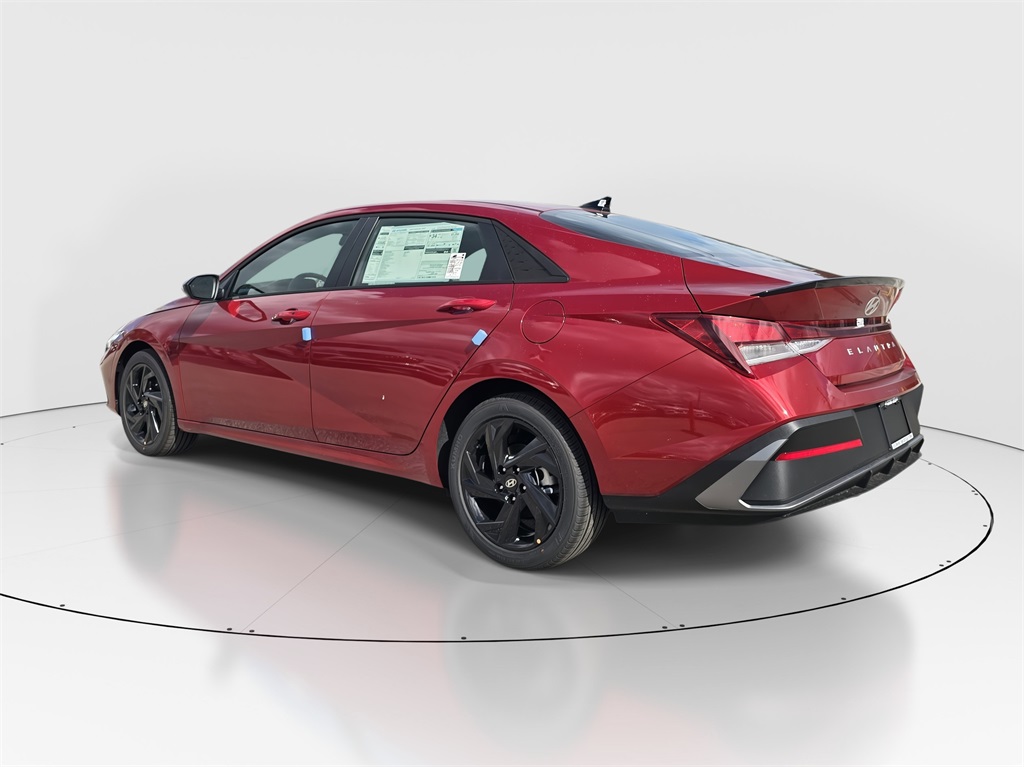 2026 Hyundai Elantra SEL Sport photo 3