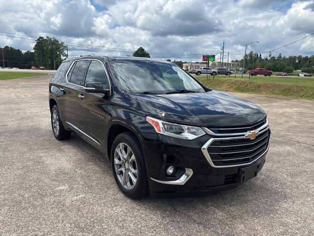 2021 Chevrolet Traverse Premier photo 2