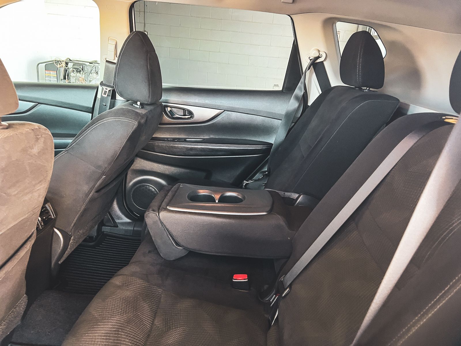 2016 Nissan Rogue SV photo 22