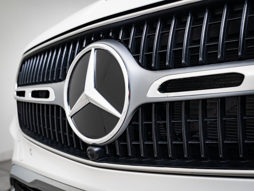 2025 Mercedes Benz GLC 300 4MATIC photo 3