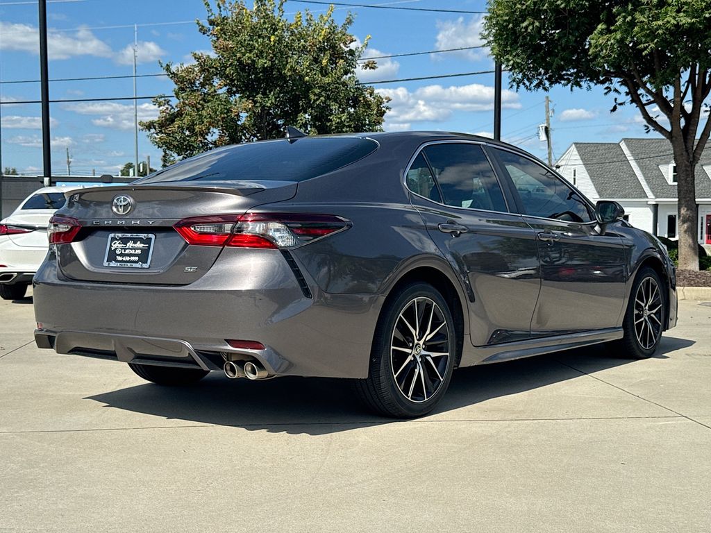 2022 Toyota Camry SE photo 4