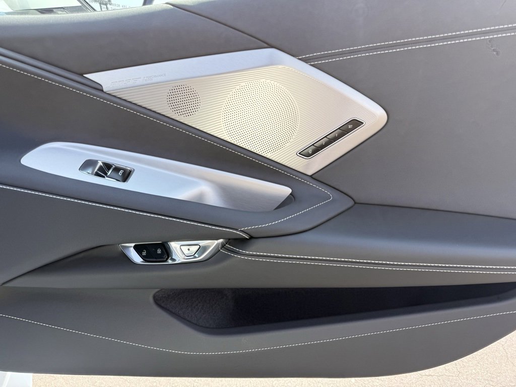 2025 Chevrolet Corvette Stingray 2LT photo 17