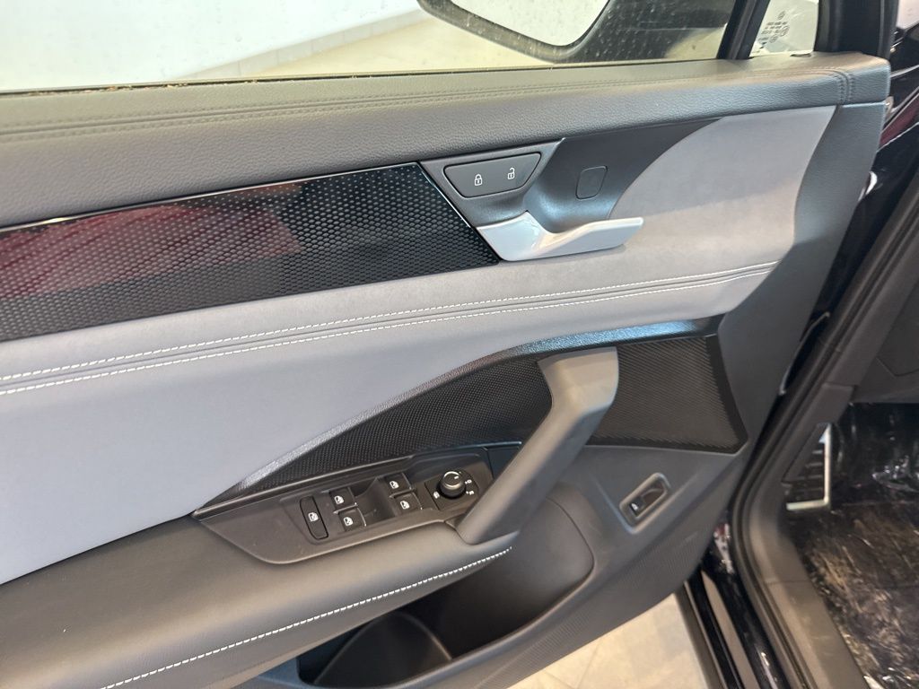 2025 Volkswagen Tiguan SE R-Line Black photo 17