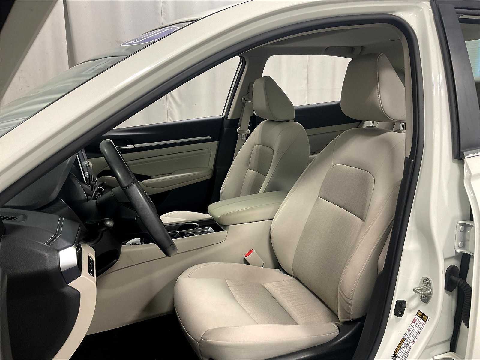 2021 Nissan Altima 2.5 SV photo 9
