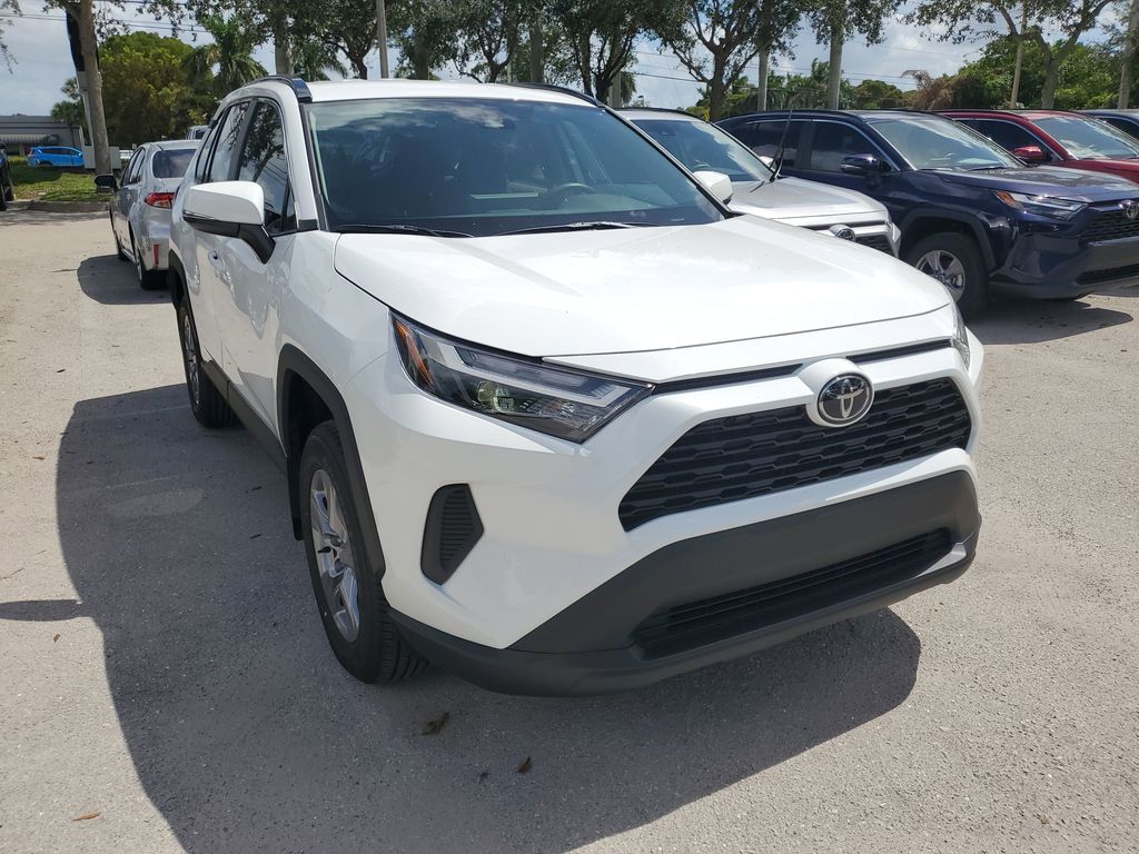 2025 Toyota RAV4 XLE photo 3