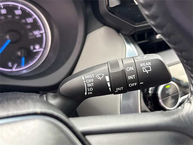 2021 Toyota Venza LE photo 16