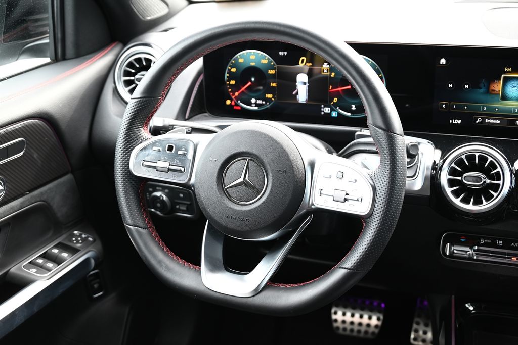 2023 Mercedes Benz GLB 250 photo 12