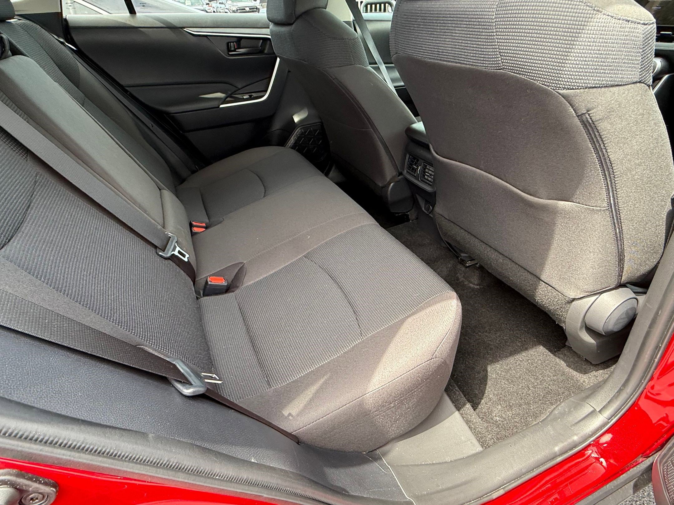 2025 Toyota RAV4 LE photo 27