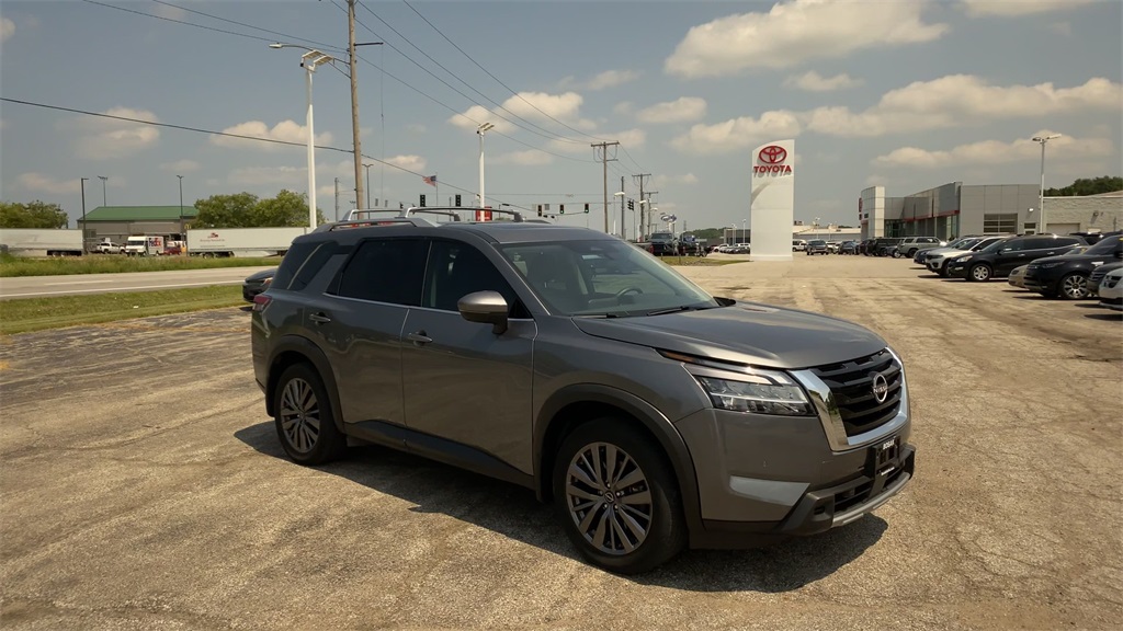 2023 Nissan Pathfinder SL photo 2