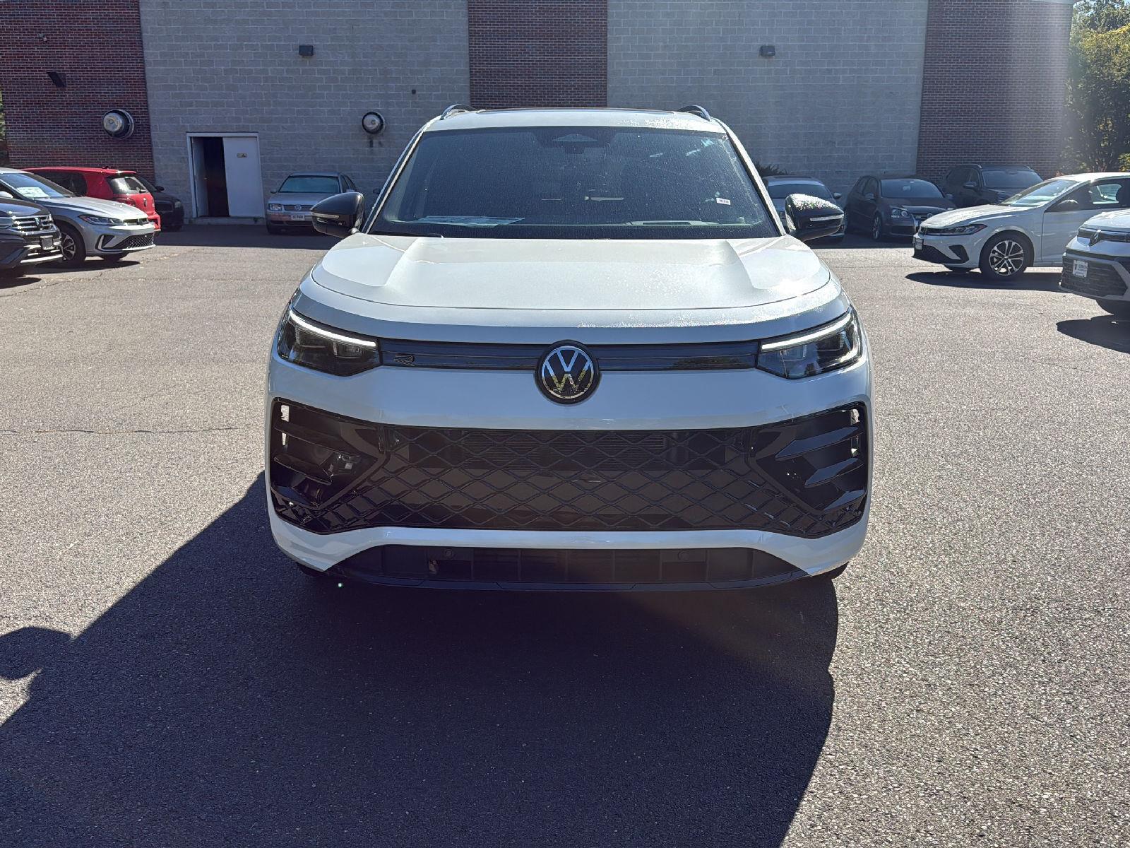 2025 Volkswagen Tiguan SE R-Line Black photo 10
