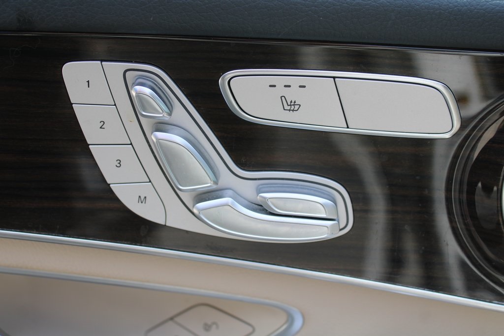 2022 Mercedes Benz GLC 300 photo 21