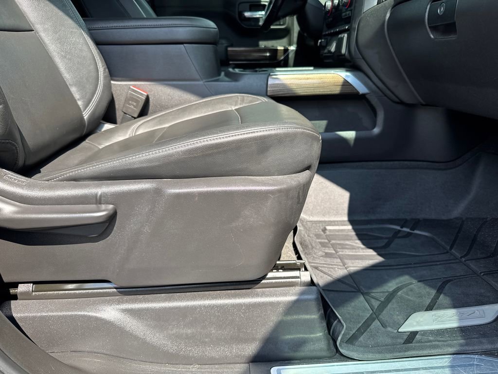 2020 Chevrolet Silverado 1500 RST photo 12