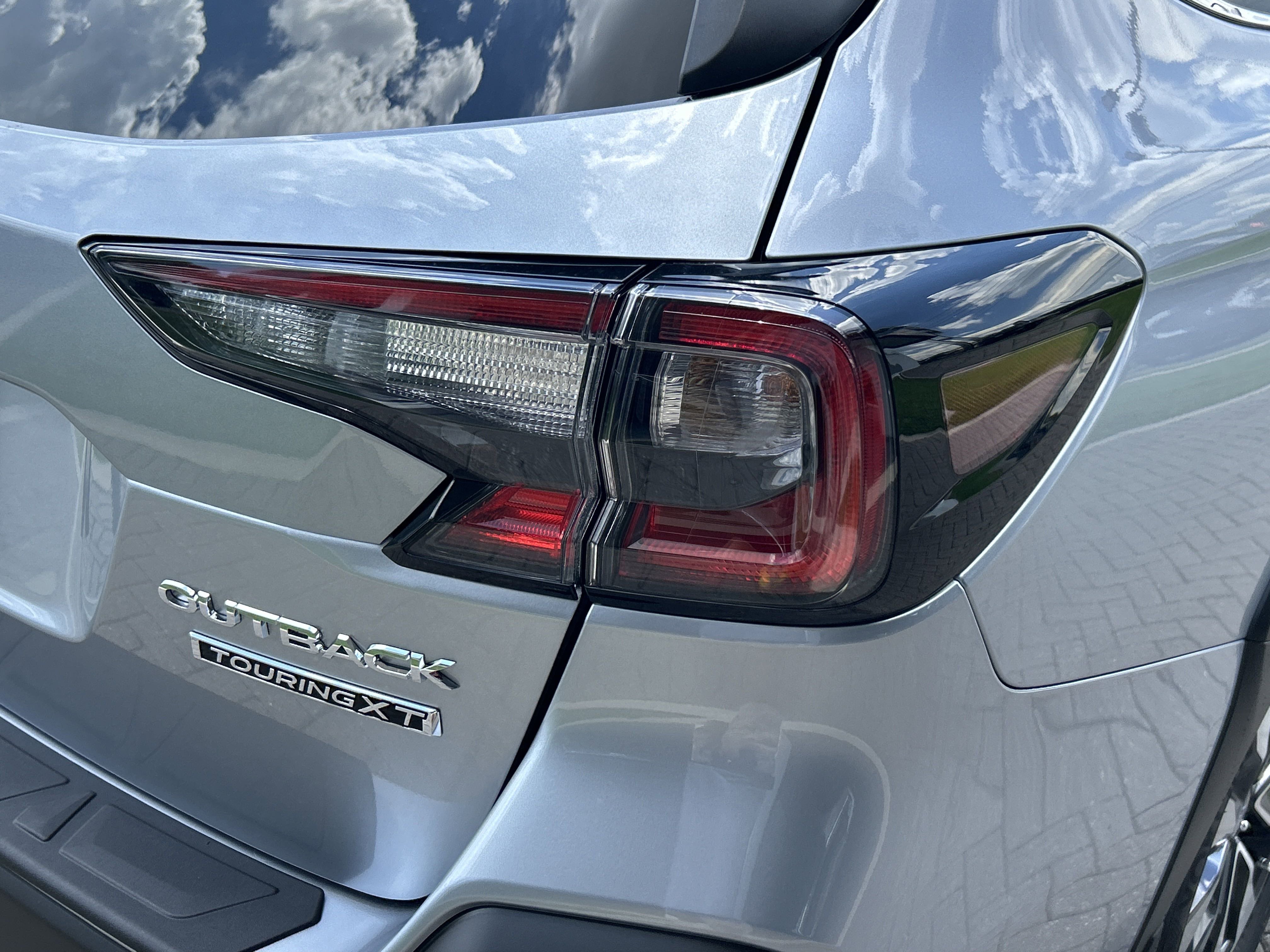 2025 Subaru Outback Touring XT photo 3