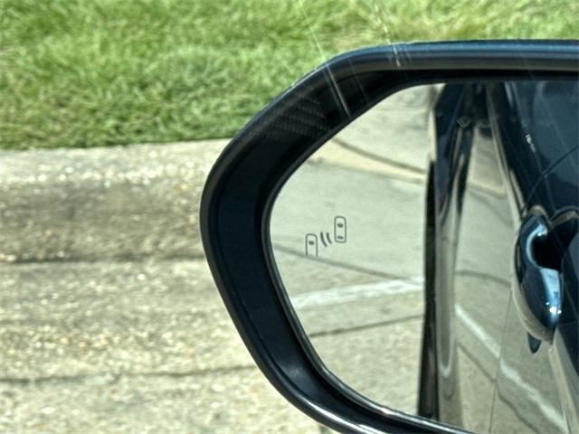2025 Toyota Camry SE photo 15