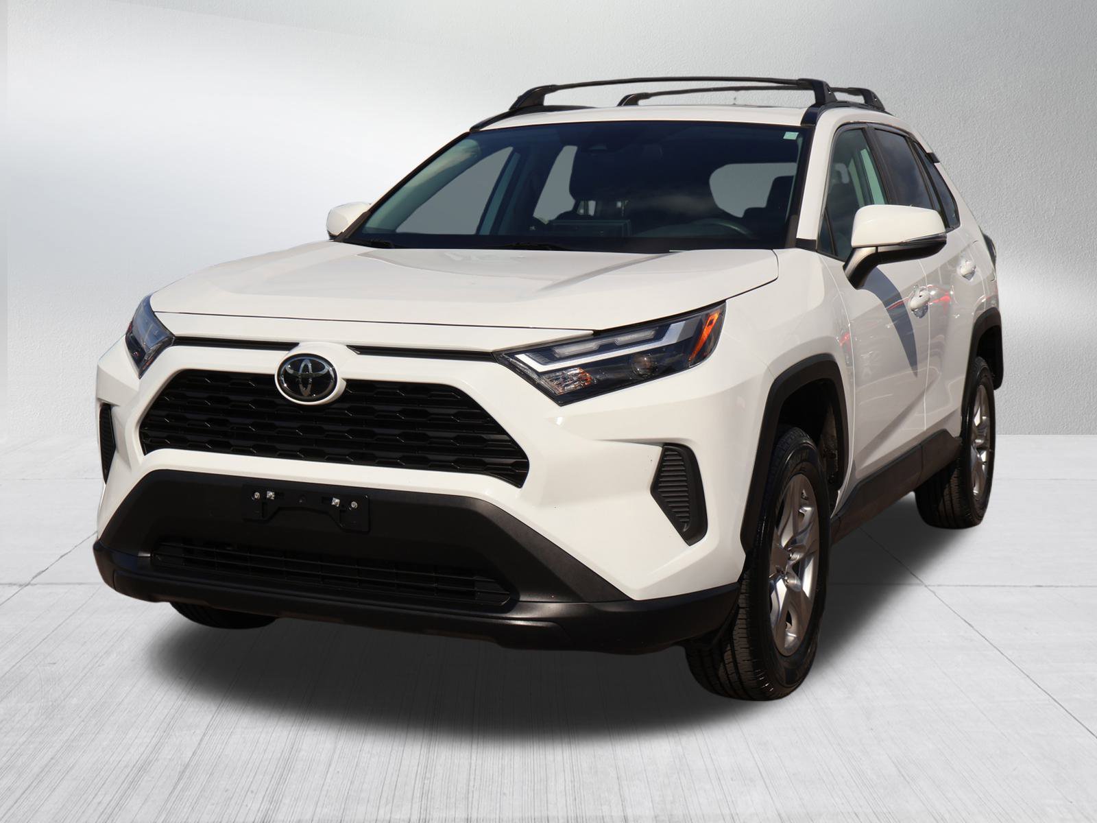 2023 Toyota RAV4 XLE photo 3