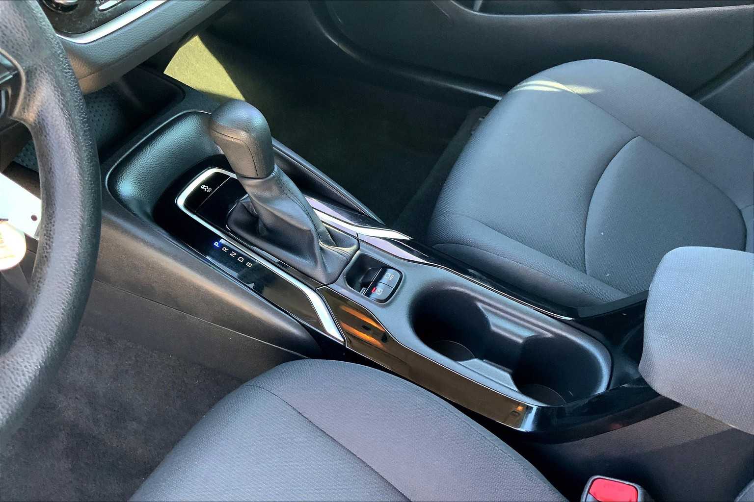 2020 Toyota Corolla LE photo 15