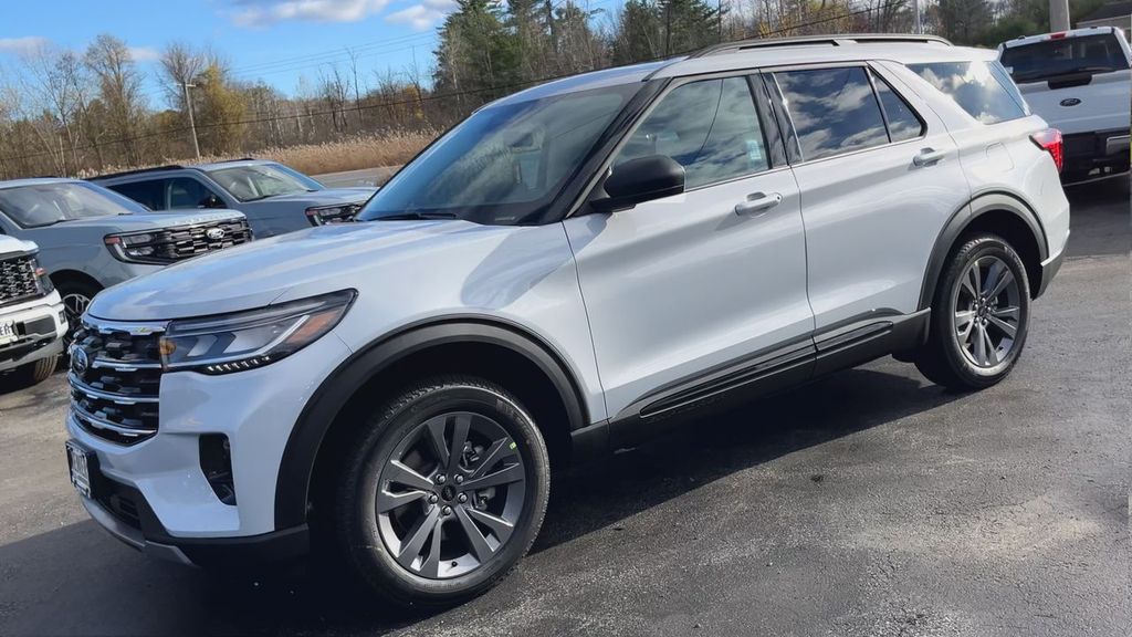 2026 Ford Explorer photo 4