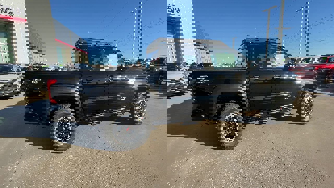2024 Toyota Tacoma TRD Off-Road photo 9