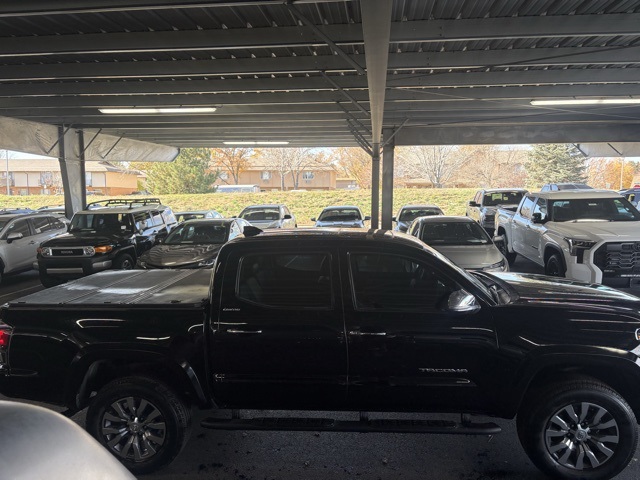 2023 Toyota Tacoma Limited photo 3