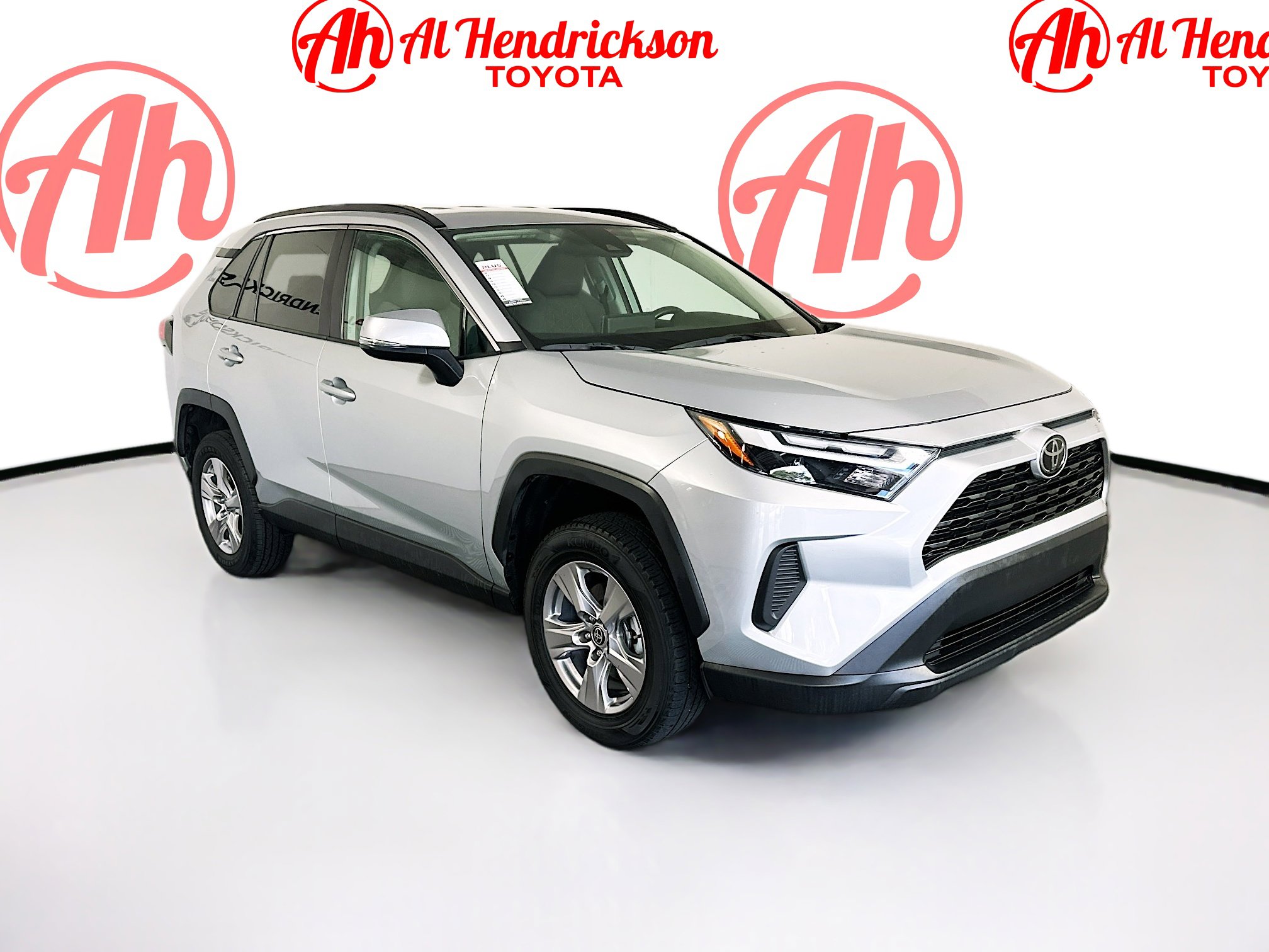 2024 Toyota RAV4 XLE's photo