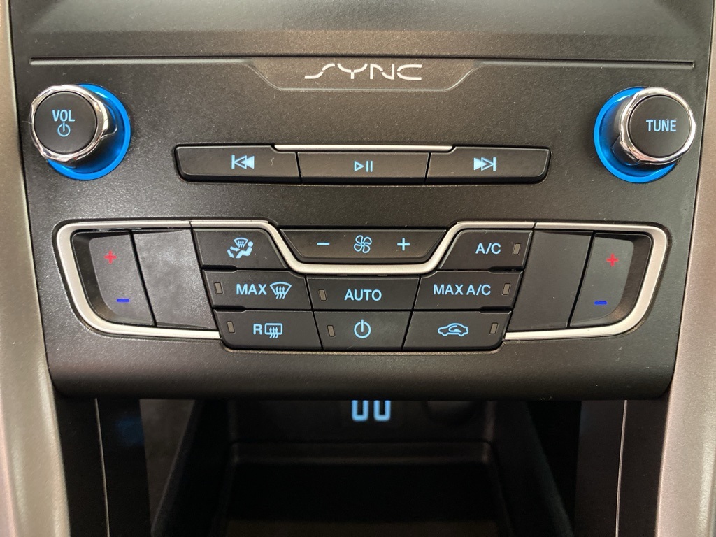 2020 Ford Fusion SE photo 8