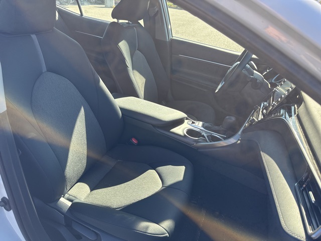 2022 Toyota Camry Hybrid LE photo 10