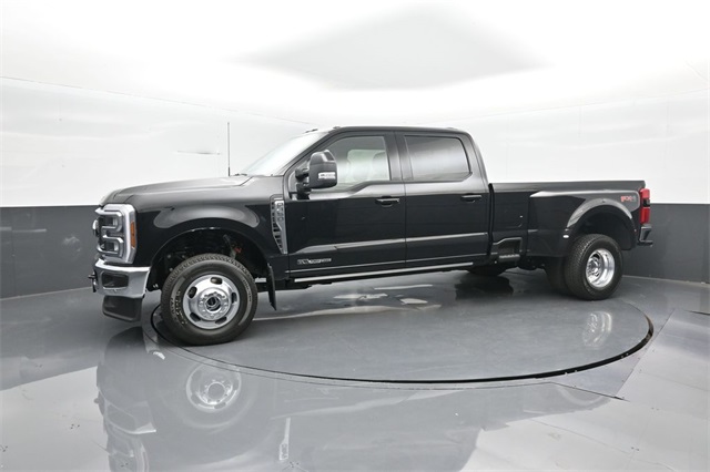 2025 Ford F-350 Lariat photo 2