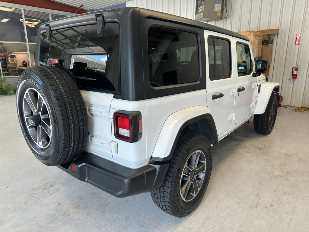 2023 Jeep Wrangler Sahara photo 4