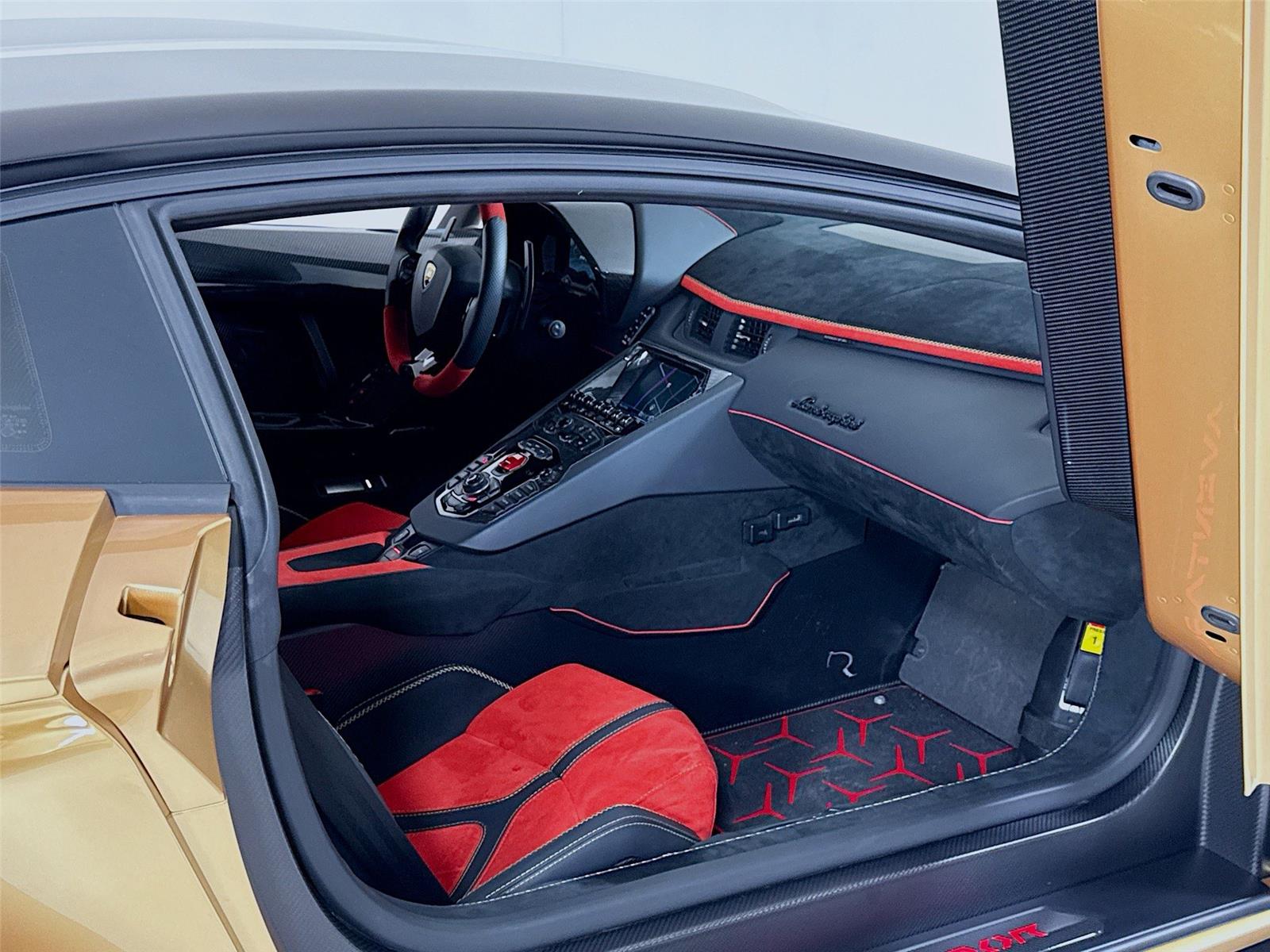 2019 Lamborghini Aventador SVJ photo 24