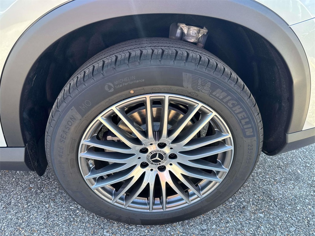 2026 Mercedes Benz GLC 300 4MATIC photo 3