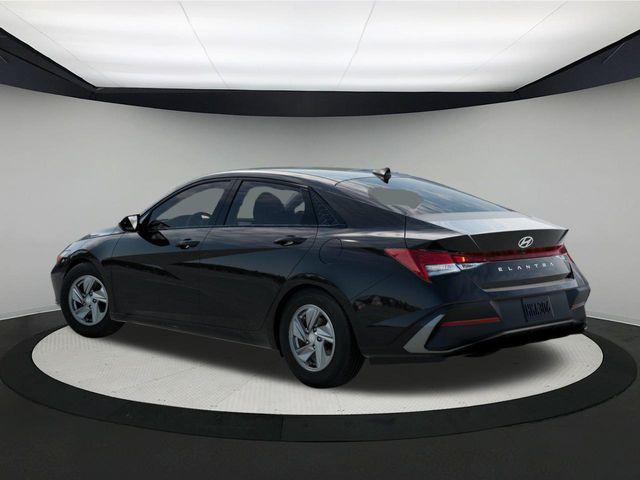 2025 Hyundai Elantra SE photo 5