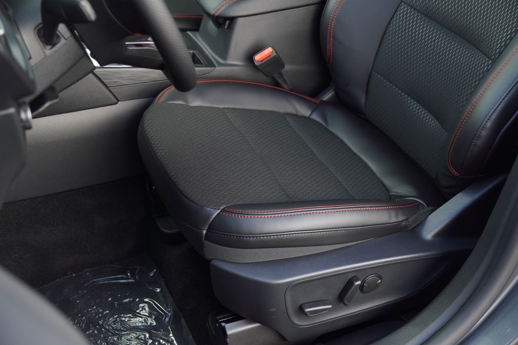 2025 Ford Escape ST-Line photo 6