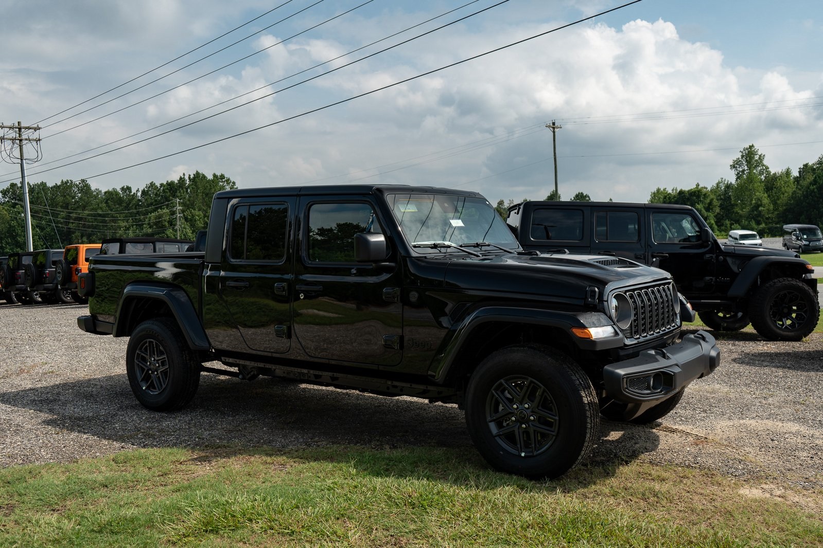 2025 Jeep Gladiator Sport photo 12