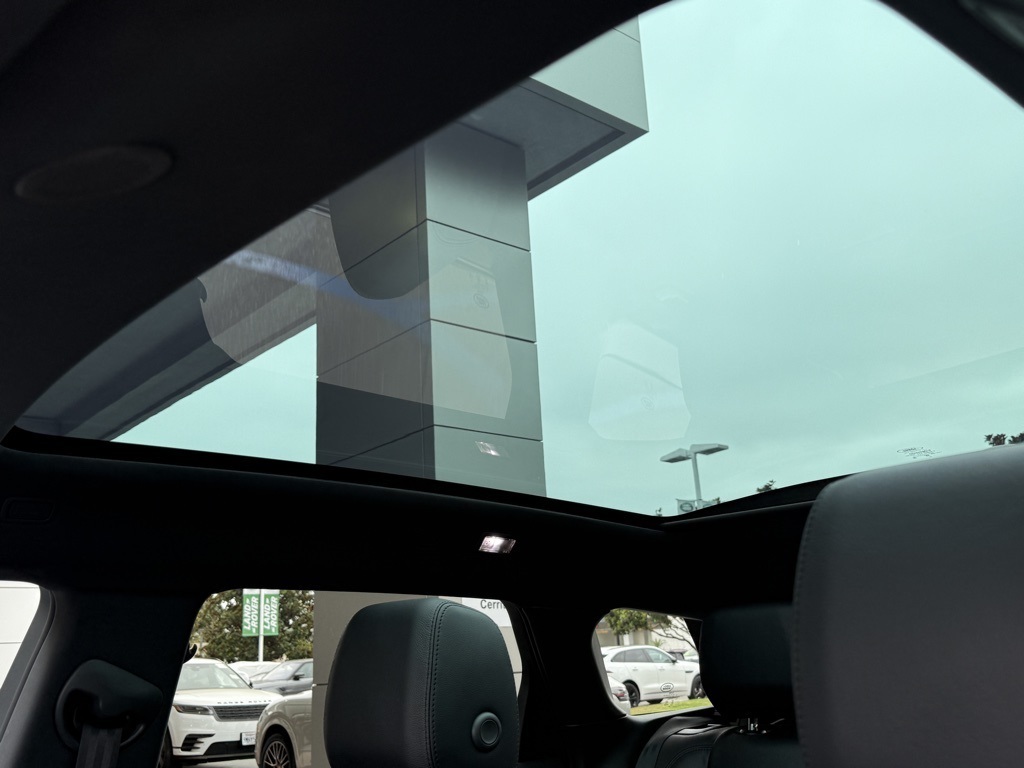 2023 Land Rover Range Rover Evoque R-Dynamic SE photo 16