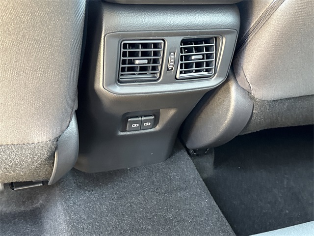 2025 Toyota RAV4 XLE photo 10