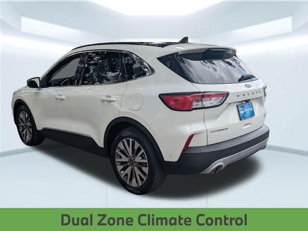 2020 Ford Escape Titanium Hybrid photo 3