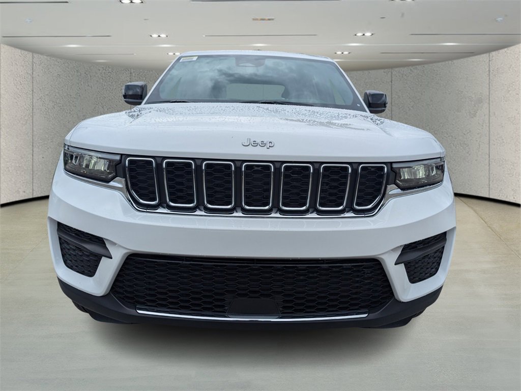 2025 Jeep Grand Cherokee Laredo X photo 2