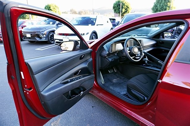 Used 2025 Red Hyundai SEL Sport image 32