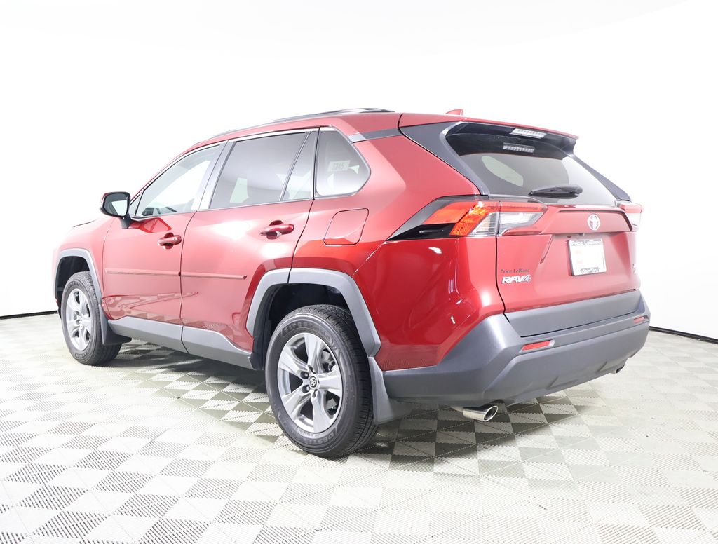 2024 Toyota RAV4 XLE photo 4