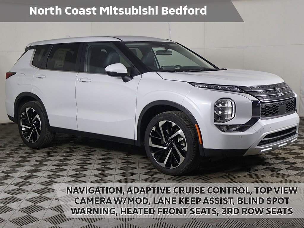 2024 Mitsubishi Outlander SE's photo