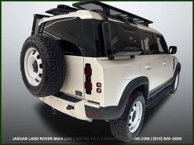 2024 Land Rover Defender 110 S photo 4