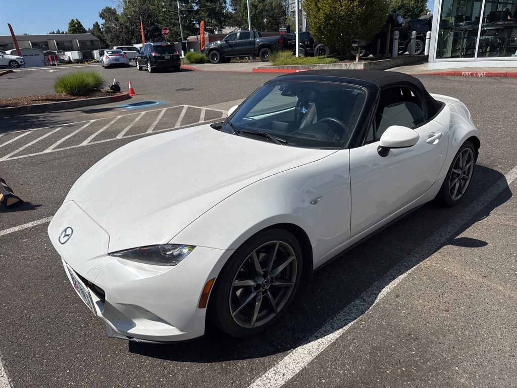2022 Mazda MX-5 Miata Miata Grand Touring photo 2