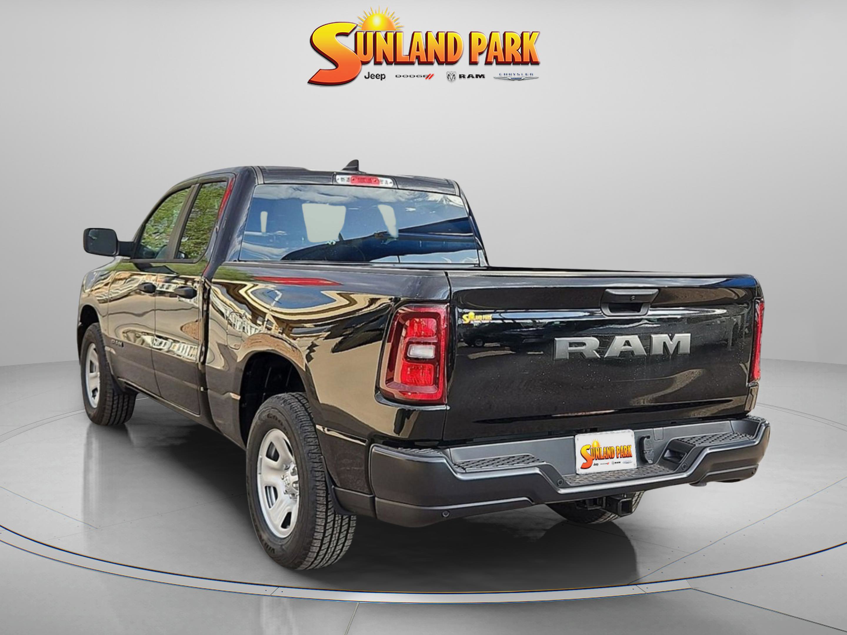 2025 Ram 1500 Tradesman photo 3