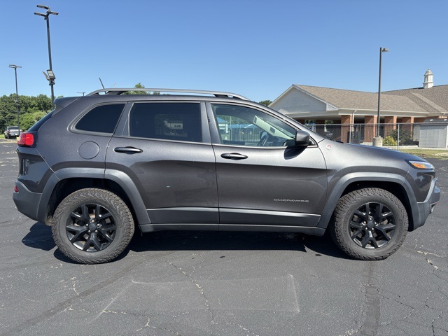Used 2017 Jeep Cherokee Trailhawk with VIN 1C4PJMBB2HW618236 for sale in Niles, MI