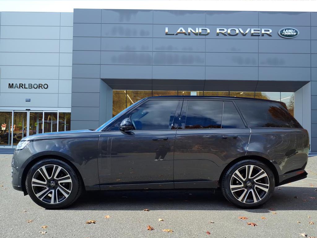 2023 Land Rover Range Rover SE photo 4