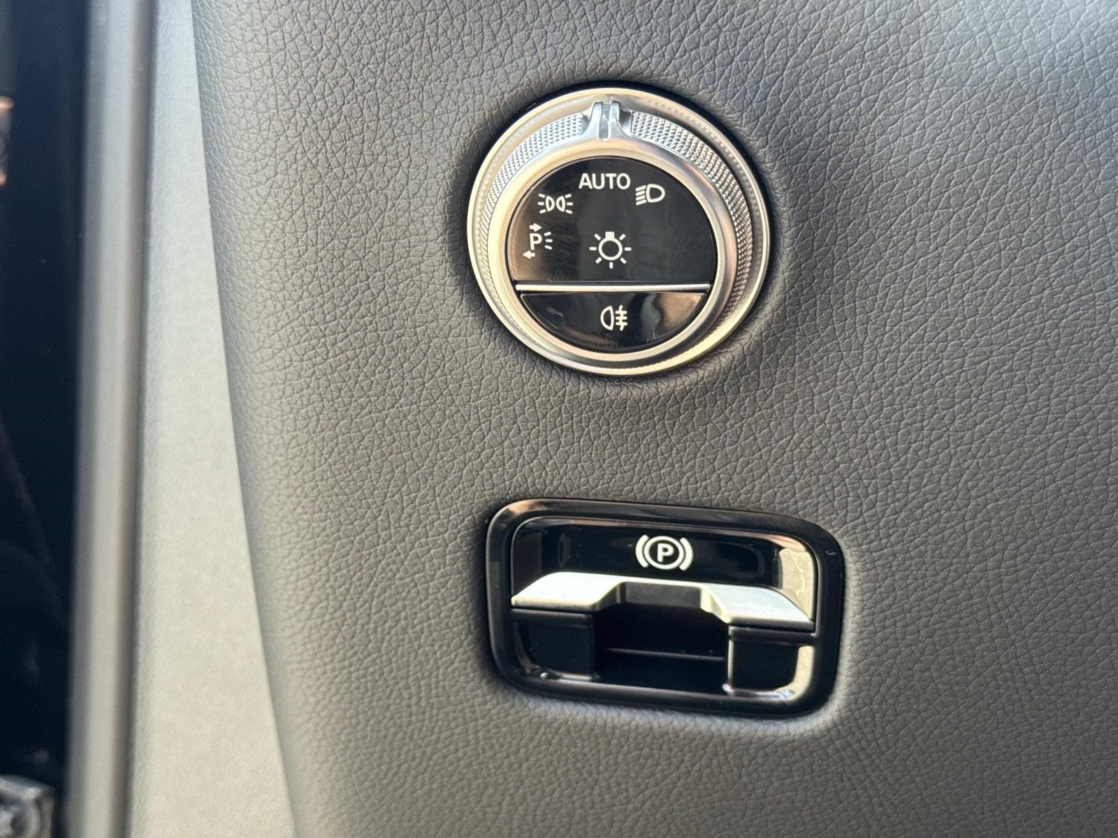 2026 Mercedes Benz GLC 300 photo 11